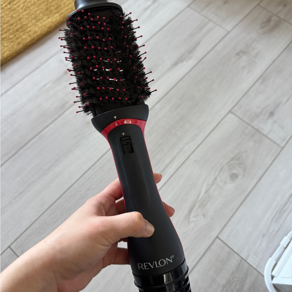 Revlon one step volumizer plus hair dryer